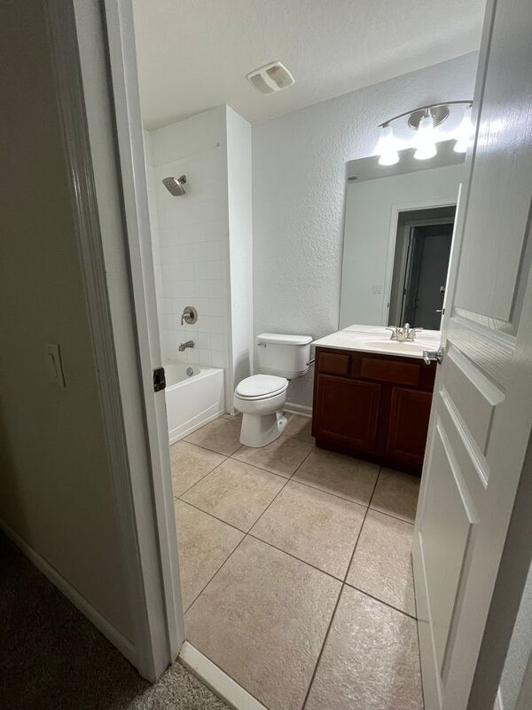 Building Photo - 12856 Salomon Cove Dr