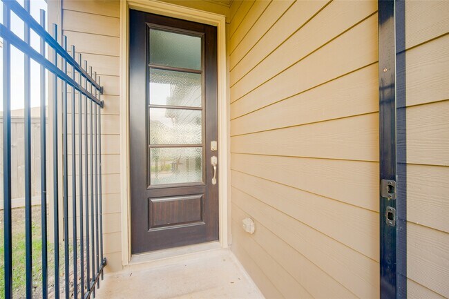 Building Photo - 1826 Ryon Falls Dr