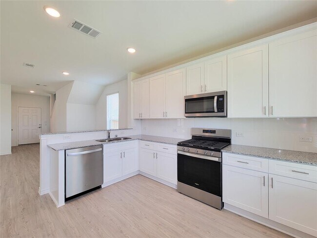 Building Photo - 166 Longhorn Run Dr