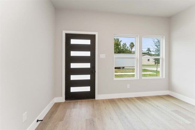 Building Photo - 5420 Lynnfield St