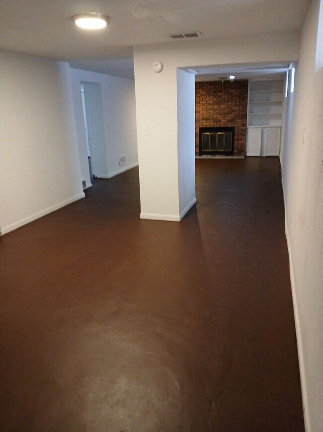 Building Photo - 626 15th St