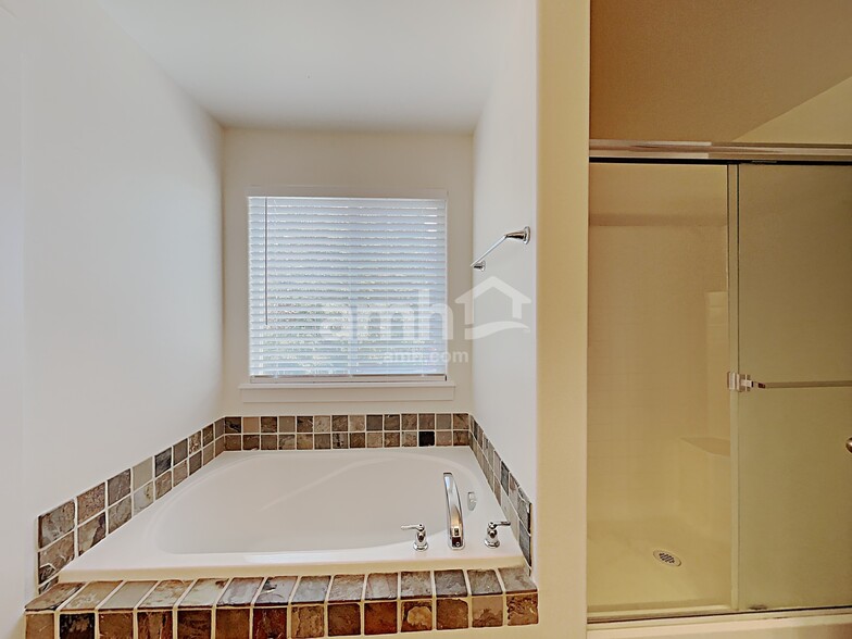 Building Photo - 6012 S Sea Breeze Way