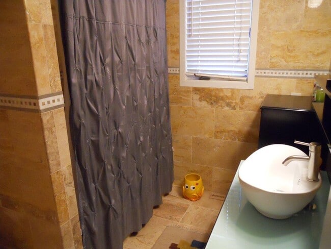 Building Photo - 10040 Stonemill Rd