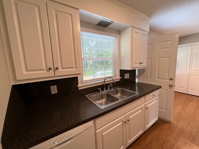 Building Photo - 2507 Saint Christopher Cir SW