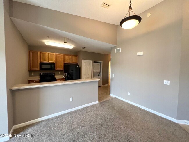 Building Photo - 8210 Green Parrot Rd
