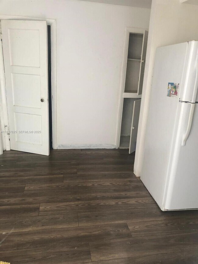 Building Photo - 215 SW 11th St