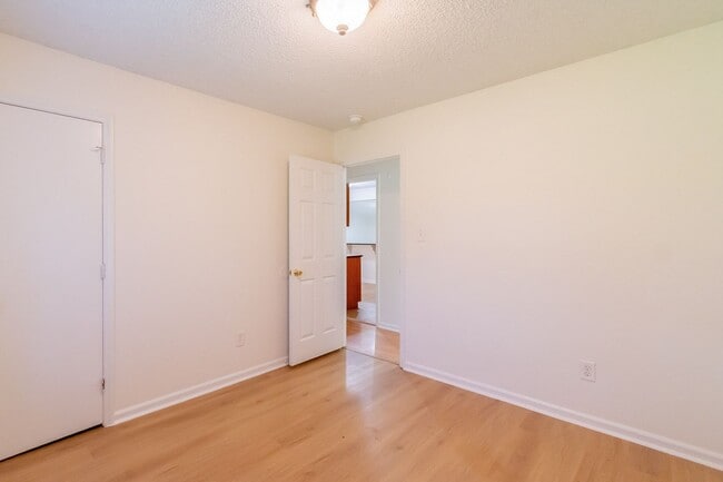 Building Photo - Well maintained ranch home in Charlotte!