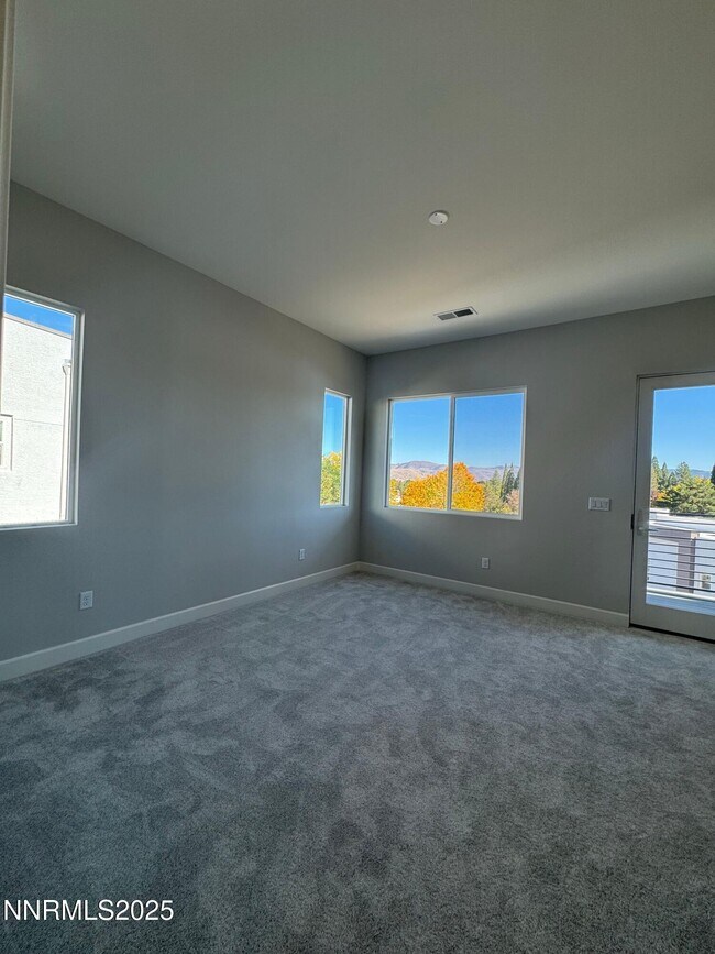 Building Photo - 1521 Golf Club Dr