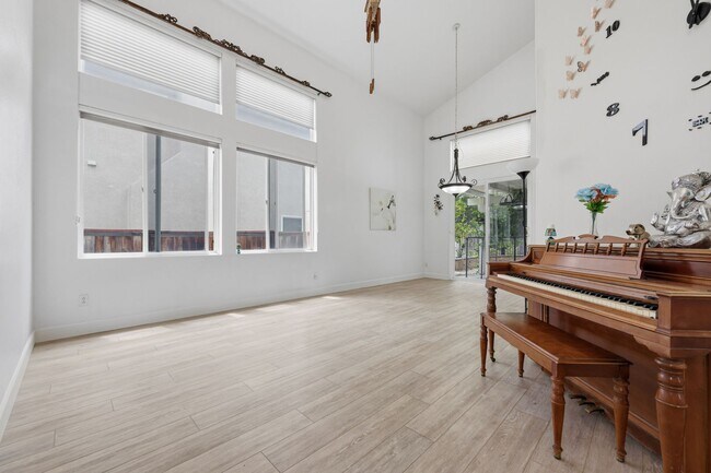 Building Photo - 46145 Via La Colorada
