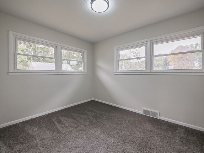 Building Photo - AVAILABLE NOW! Beautiful 3-Bedroom Waterfront Home with Breathtaking Views