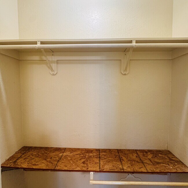 Building Photo - Now leasing this charming 2-Bedroom | 1-Bathroom Single-Family Home in Bridge City, TX