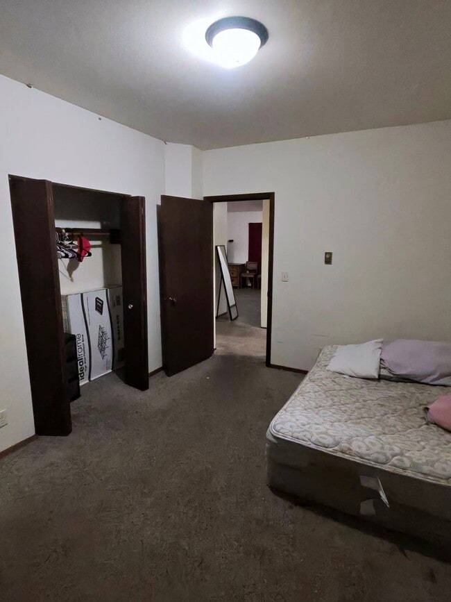 Building Photo - 934 S 13th St