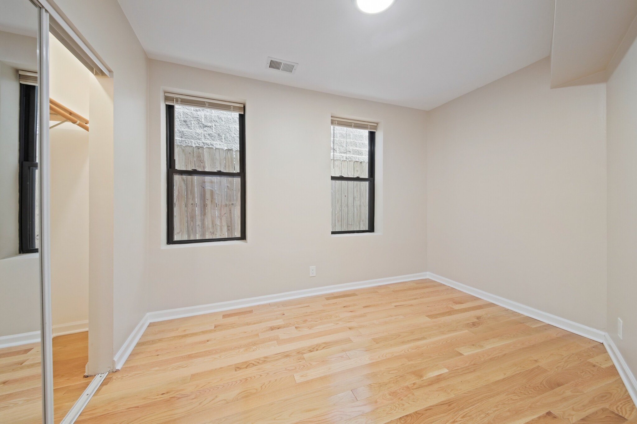 Building Photo - 1620 N Claremont Ave