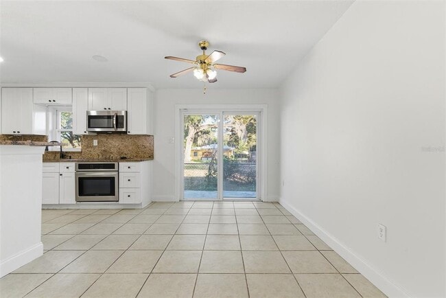 Building Photo - 502 Tweed Ave