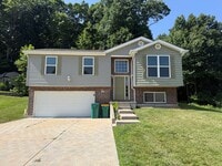 Building Photo - Beautiful 4 Bedroom!
