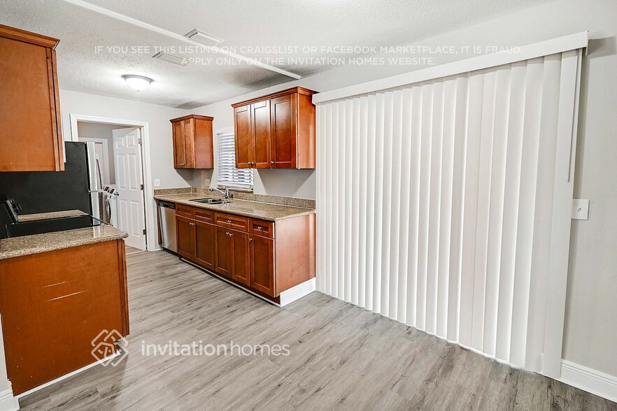 Building Photo - 530 S 13th Pl