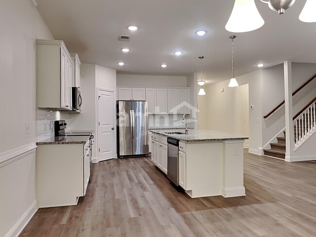 Building Photo - 317 Golf Rd