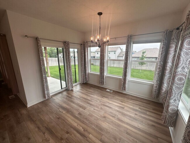 Building Photo - Home For Rent Papillion