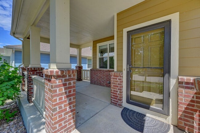 Building Photo - 5 bedroom, 4 bath home with 2 car attached garage