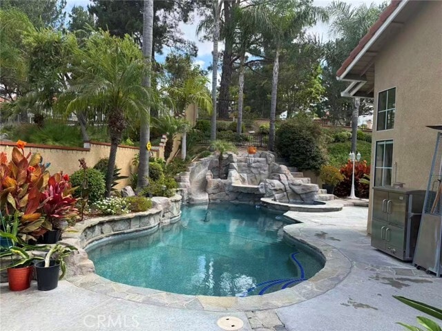 Building Photo - 5860 Vista Del Mar