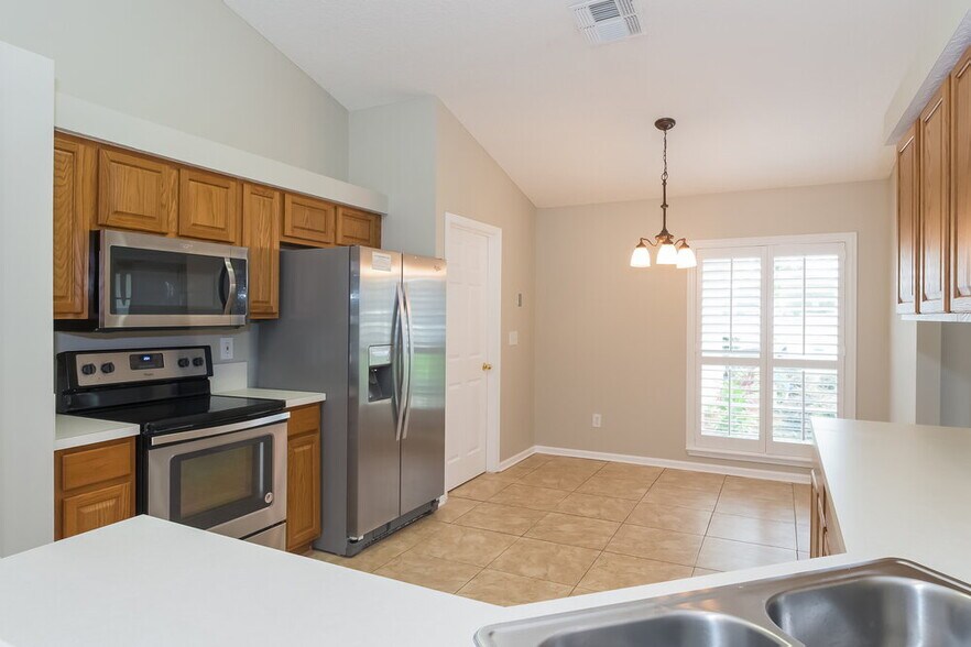 Building Photo - 1812 Northglen Cir