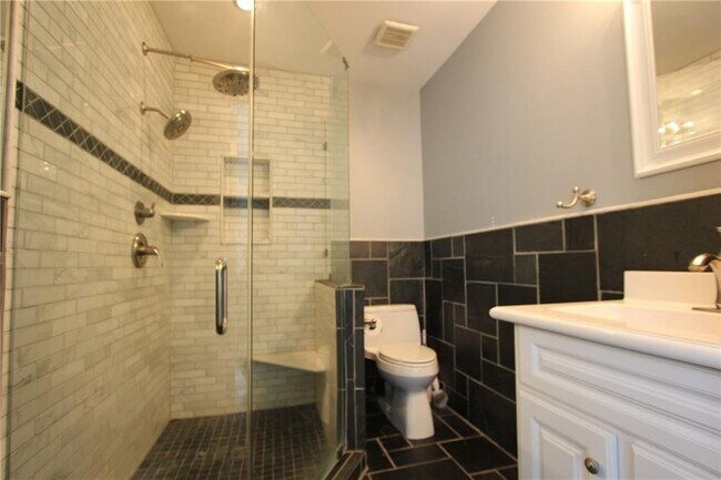 Building Photo - 2944 Piedmont Dr