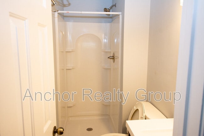 Building Photo - 304 Falling Ln