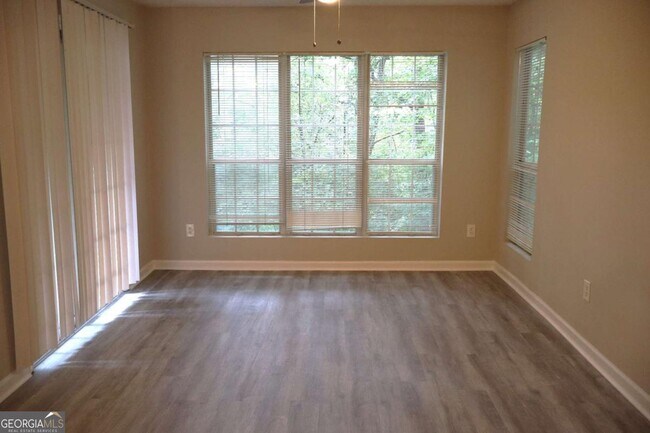 Building Photo - 308 Mill Pond Ct SE