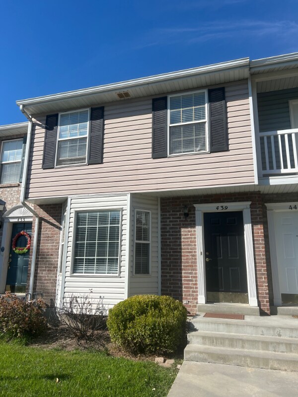 Building Photo - 439 E Parkside Cir