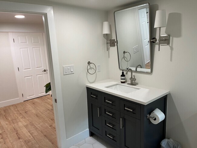 Building Photo - 933 Harrison St