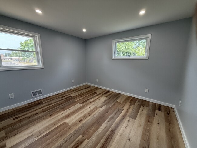 Building Photo - 123 Cattaragus Dr