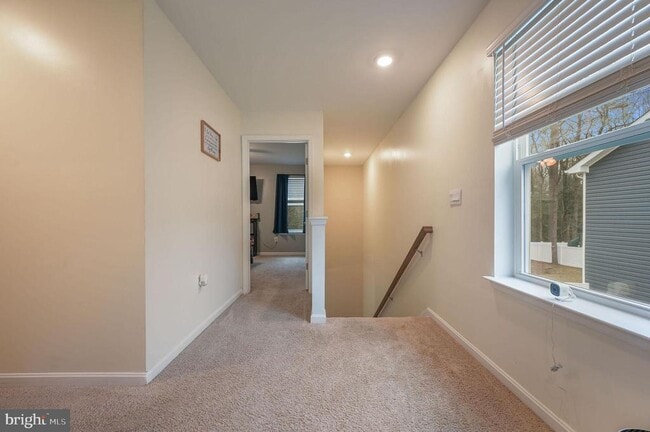Building Photo - 504 Currant Cir