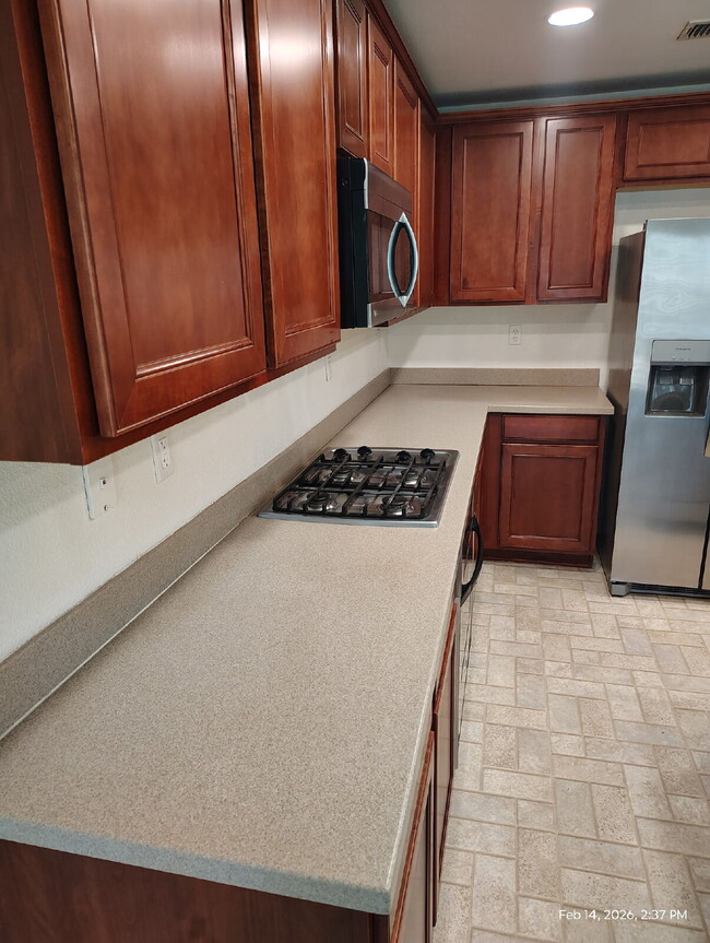 Building Photo - Bonus Office/Den, New Flooring, New Appliance, White Plantation Shutters throughout, Landscaped y...