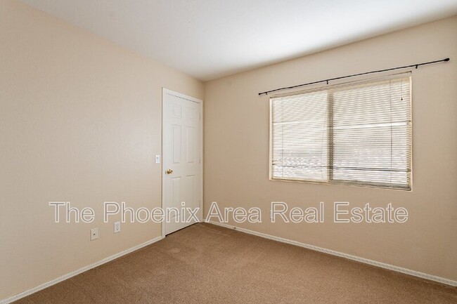 Building Photo - 11928 W Columbine Dr