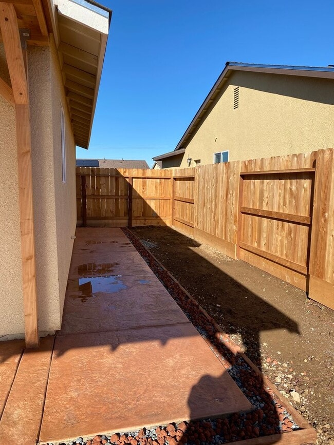 Building Photo - Modern 3-Bedroom, 2-Bath Home with Spaciou...