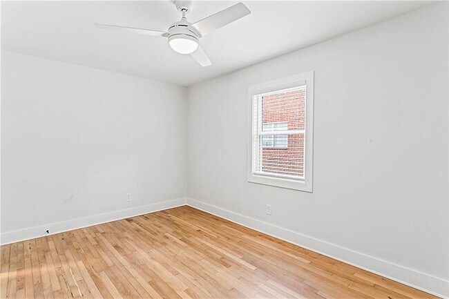 Building Photo - 425 Holderness St SW