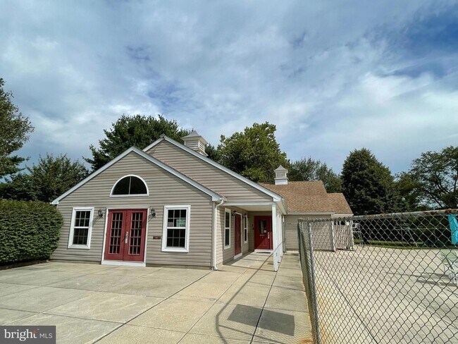 Building Photo - 2002 Tanglewood Ct