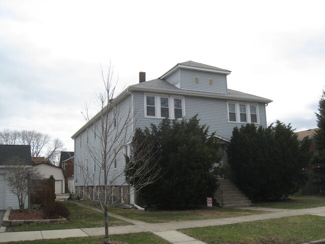Primary Photo - 2041 Lake Ave
