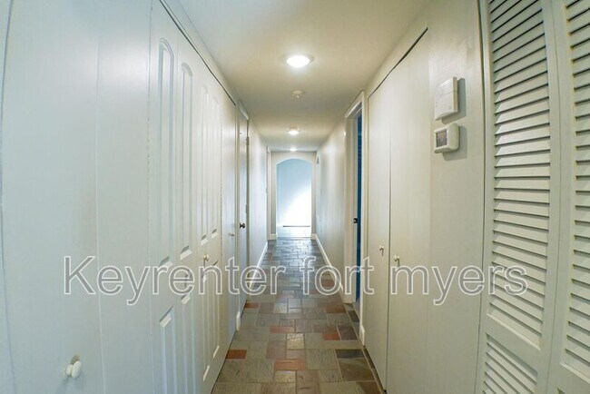 Building Photo - 112 Pinebrook Dr