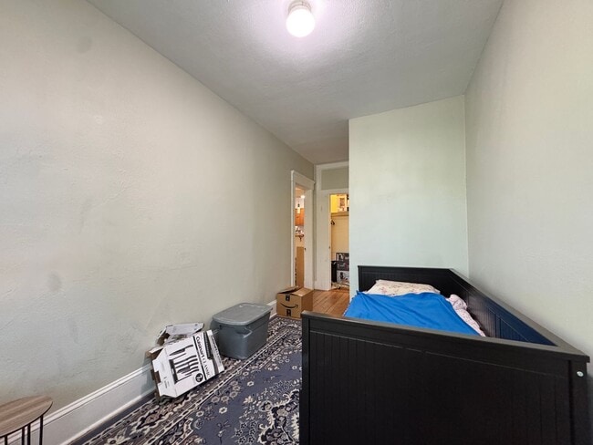 Building Photo - Charming 2BR in East Rock | Hot Water Included | Walk to Yale & SOM