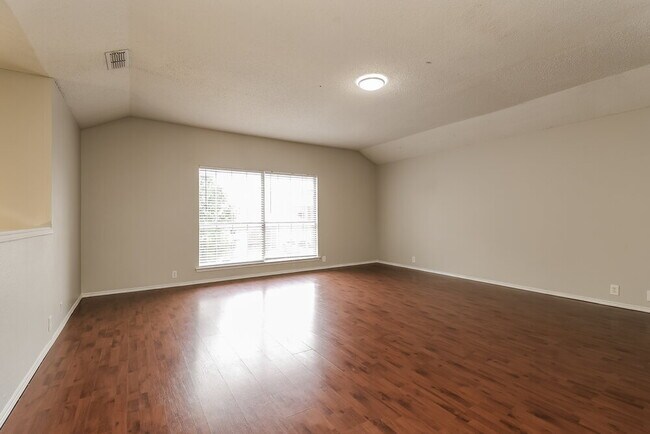 Building Photo - 3336 Raleigh Dr