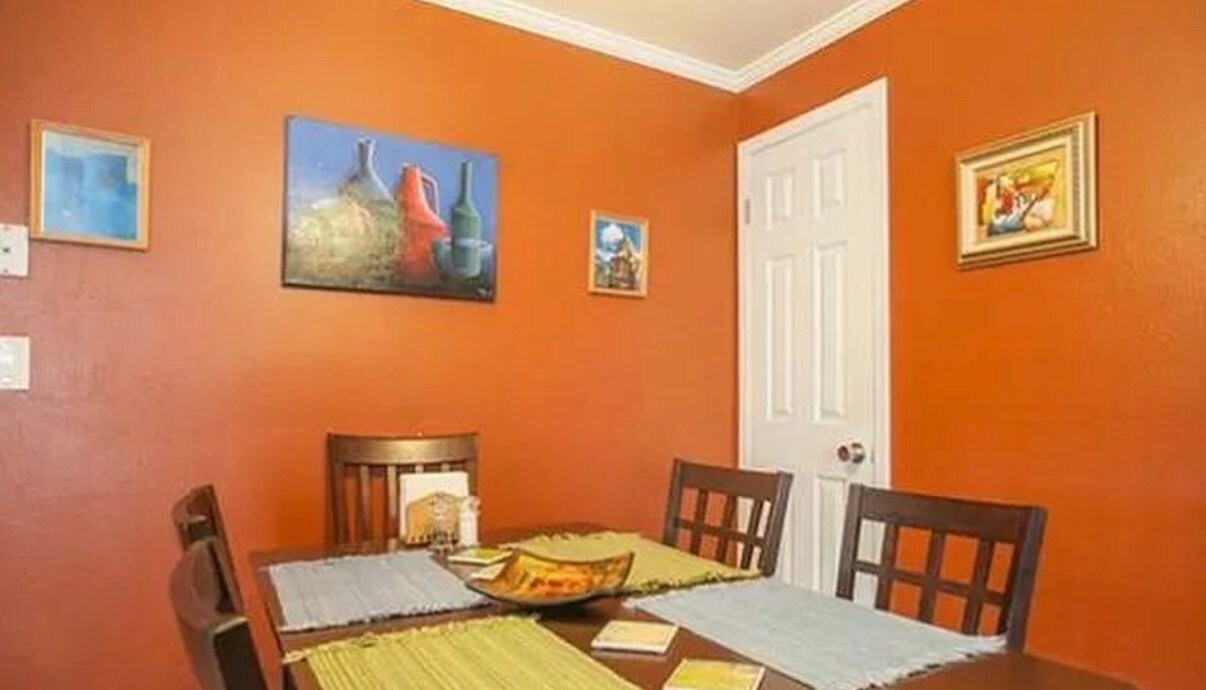 Dining nook - 665 Manhattan Dr
