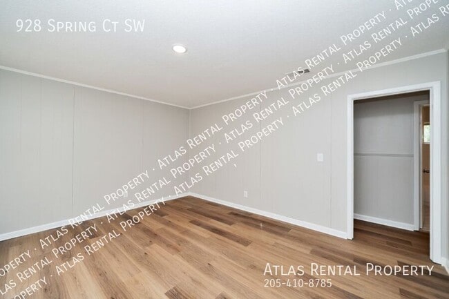 Building Photo - 928 Spring Ct SW