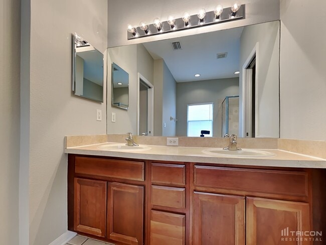 Building Photo - 9909 Jasmine Brook Cir