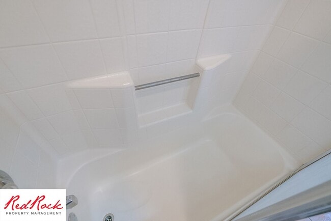 Building Photo - Charming 2 Bedroom Townhome