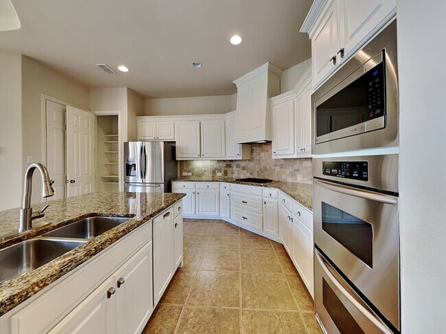 Building Photo - 11340 Classic Ln