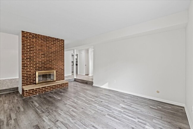 Building Photo - 421 Barton Run Blvd