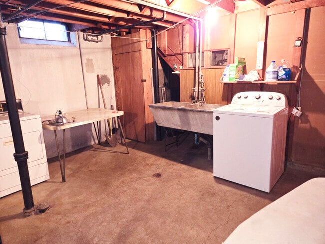 Building Photo - 28606 Denise St