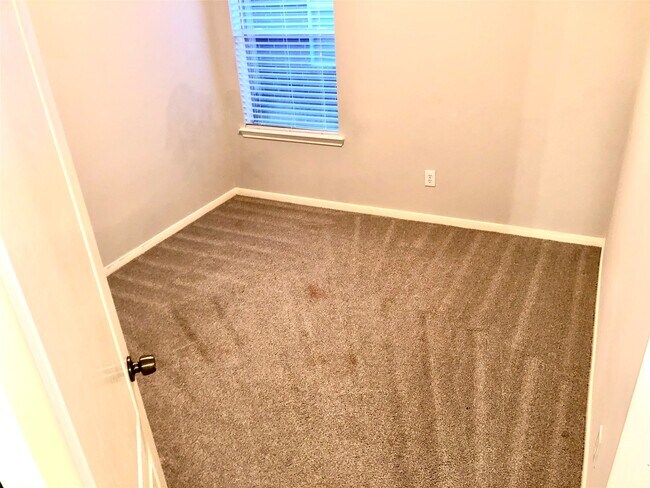 Building Photo - 5615 Brookhollow Oaks Trail