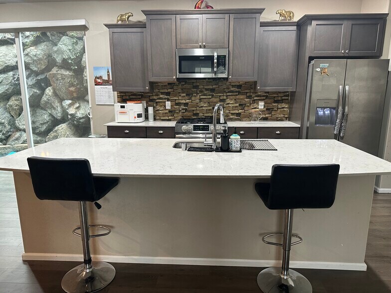 Building Photo - 3909 80th Ave NE